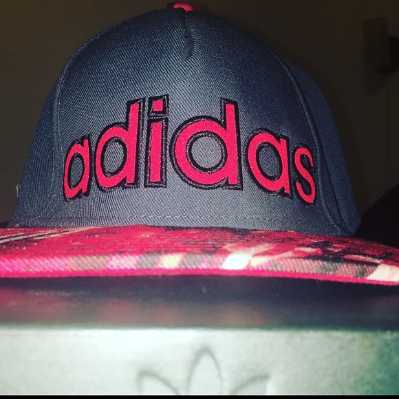 Adidas Snapback hat - Picture 4 of 4